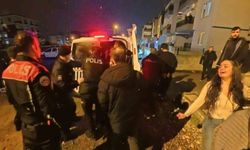 Komşuların gürültü tartışması tabanca ve bıçaklı kavgaya dönüştü: 7 gözaltı