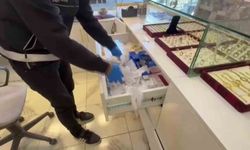 Kuyumcu süsü verip tefecilik yaptılar: Operasyonda silah, pos cihazları ve milyonluk çek-senet ele geçirildi
