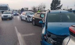 Manisa'da 4 araçlı zincirleme kaza: 7 yaralı