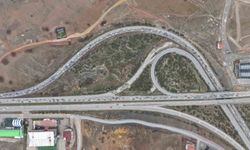 Milyonlarca öğrenci pazartesi ders başı yapacak, tatilciler dönüşe geçti: 43 ilin geçiş noktasında yoğun trafik