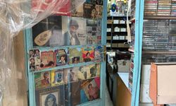 Müzik dünyasının geçmişine 20 yıldır topladığı plak ve kasetlerle ışık tutuyor