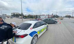 Otomobillerin çarpıştığı an kameraya yansıdı: 1 yaralı