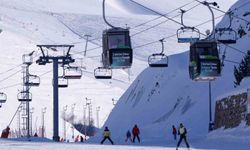 Palandöken'de kayak keyfi sürüyor