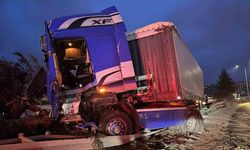 Samsun'da tır devrildi: 1 yaralı