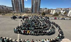 Sivas'ta 302 genç aynı anda Kuran-ı Kerim'i hatim etti