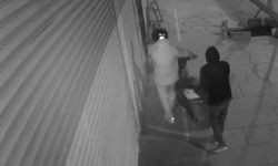 Sultangazi'de kuyumcu soygunu girişimi kamerada: İş yeri sahibine saldırdılar, tutuklandılar