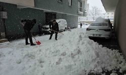 Tatvan'da kar kalınlığı 1 metreye ulaştı