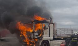 Tekirdağ'da park halindeki tır alev alev yandı