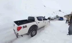 Trabzon-Bayburt karayolundaki çığa ilk müdahale off-road araçlarıyla yapıldı