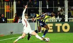 Trendyol Süper Lig: Fenerbahçe: 1 - Samsunspor: 2 (İlk yarı)