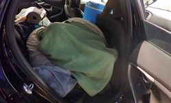 Türkiye'den çıkan araçlara gizlenen kaçaklar yakalandı