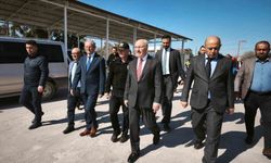 Vali Köşger açıklama yaptığı sırada artçı depreme yakalandı