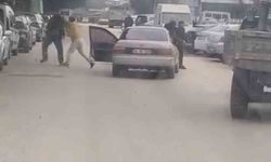 Yol ortasında yumruklu kavga kamerada