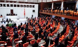 Doğum izni ve sosyal medyaya 15 yaş düzenlemesi TBMM’de kabul edildi