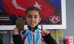 5 yaşında başladığı karate sporunda 7 yaşında Türkiye şampiyonu oldu