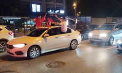 A Milli Takım'ın Dünya Kupası bileti alması vatandaşları Bağdat Caddesi'ne döktü