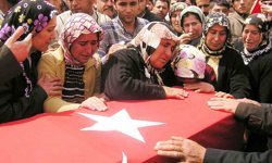 Adana'da şehit annesinin dramı: 'Can verdim, evimde oturamıyorum'