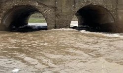 Ağrı'da kar suyu dereleri coşturdu