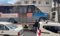 Ankara'da minibüs kamyonetle çarpıştı: 5 yaralı