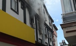 Antalya'da apartman dairesindeki yangın korkuttu: 5 kişi tedbir amaçlı hastaneye götürüldü
