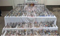 Antalya'da piyasa değeri 15 milyon lira olan kaçak gözlük ve saatler ele geçirildi