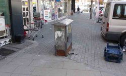 Arkadaşına sinirlendi, hırsını elektrik panosuna saldırarak aldı