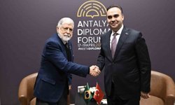 Bakan Kacır, 5. Antalya Diploması Forumu'nda çeşitli ülkelerden üst düzey isimlerle bir araya geldi