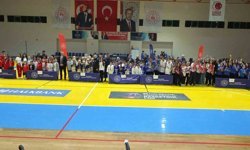 Balıkesir'de Çocuk Sporları Şenliği ödül töreni ile tamamlandı