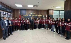 Başkan Alan sözünü tuttu: Öğrencilere formalarını hediye etti