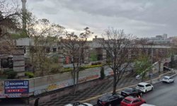 Başkent'te aniden başlayan fırtına vatandaşlara zor anlar yaşattı