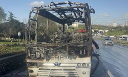 Bayrampaşa'da minibüs alevlere teslim oldu