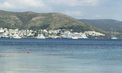 Bodrum Limanı'nda dev yolcu gemisi hareketliliği: 357 turist ilçeye ayak bastı