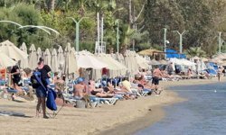 Bodrum'da yazdan kalma günler: Sahiller dolup taştı, kruvaziyerle 274 turist geldi