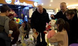 Bolu'da 23 Nisan'da çocukların oyuncak sevinci