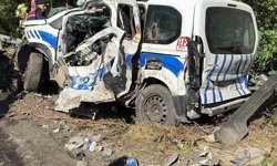 Bornova'da freni patlayan tır karşı şeride geçti: Ölü ve yaralılar var