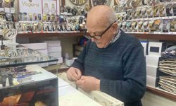 Bu ustalar saatleri yeniden ayarlıyor