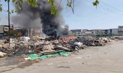 Buca'da sanayi atıklarının döküldüğü alanda yangın çıktı