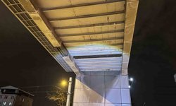 Bursa'da faciaya ramak kala, ağır demir aracın önüne düştü