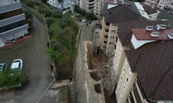 Bursa'da korkutan göçük havadan görüntülendi...Balkonlar yıkıldı, araçlar enkaz altında