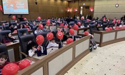 Bursalı çocuklar başkanlık ve meclis üyeliği koltuklarını devraldı