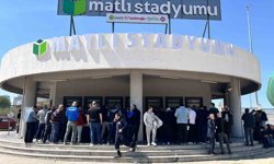 Bursaspor kombinelerine büyük ilgi, taraftar saatlerce kuyrukta bekledi