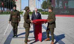 Çanakkale Kara Savaşları'nın 111. yıl dönümü etkinlikleri Şehitler Abidesi'nde törenle başladı