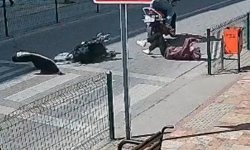 Çaycuma'da motosiklet yaya geçidinde anne ve çocuğuna çarptı: 2 yaralı