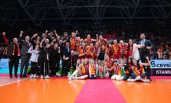 CEV Kupası şampiyonu Galatasaray kupasını aldı