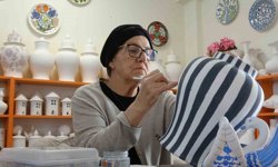 Çini, kadınların ellerinde hayat buluyor