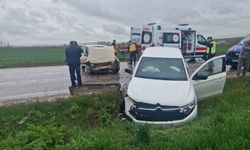 Çorum'da iki otomobil çarpıştı: 3 yaralı