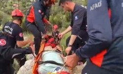 Dağa tırmandığı sırada düşerek yaralanan kişiyi ekipler kurtardı