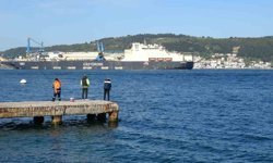 Derin denizlerde boru döşeme gemisi 'Castorone', Çanakkale Boğazı'ndan geçti