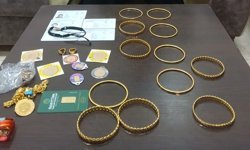 Diyarbakır'da otobüste unutulan çok sayıda altın sahibine teslim edildi