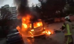 Diyarbakır'da park halindeki araçta çıkan yangın kamerada